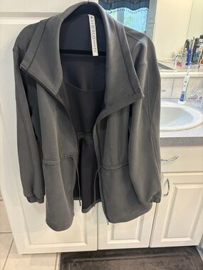 Lululemon soft stream cinch waste jacket!